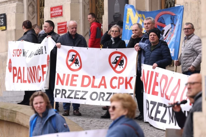 CPK zaprezentowała przebieg linii kolejowej. "W imię czego ludzie mają godzić się na wywłaszczenie?"